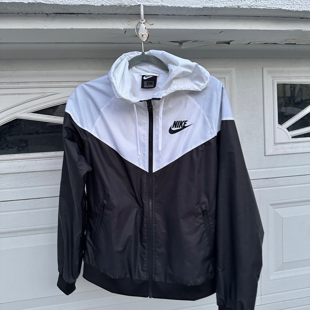 Nike Black and White Hooded Windbreaker Jacket with pockets